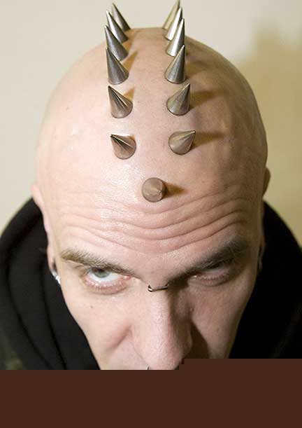 Tatouages et piercings extremes