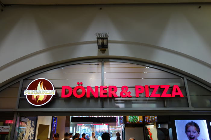 Döner & Pizza Pergamon — Station Alexanderplatz — Berlin