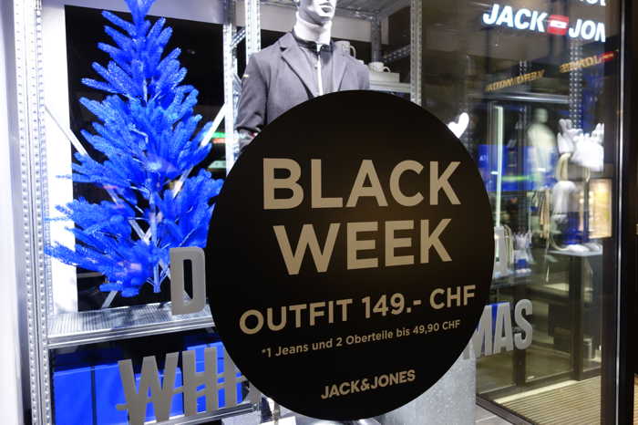 Black Week — Vitrine d'une boutique sur la Markt Gasse - Berne