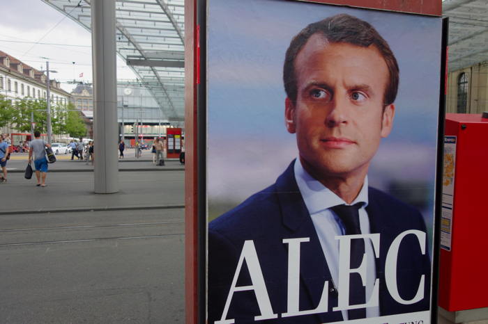Portrait d'E. Macron — Place de la gare routière - Berne