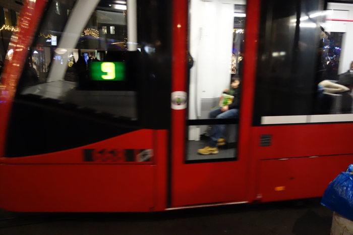 Passage du tramway 668 devant le Marché de Noël - Berne