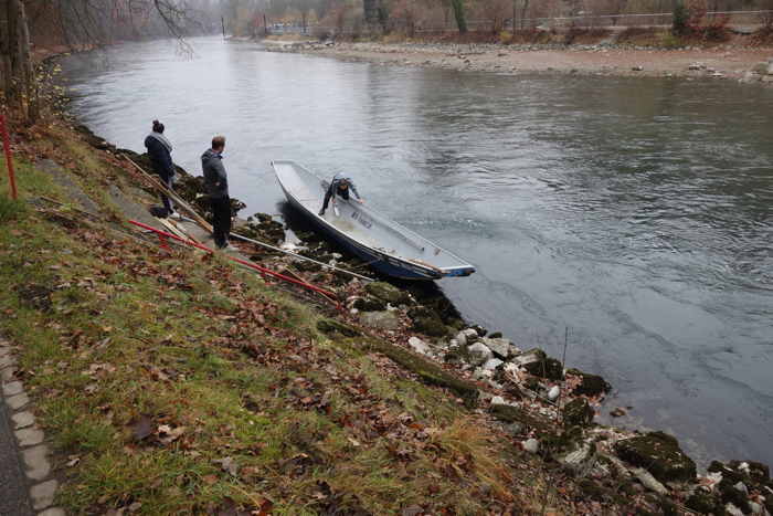 Barque amarrée sur l'une des rives de l'Aare - Berne