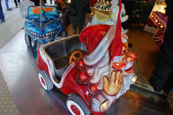 Manège sur un marché de Noël — Bahnhofstrasse — Saarbrücken (D)