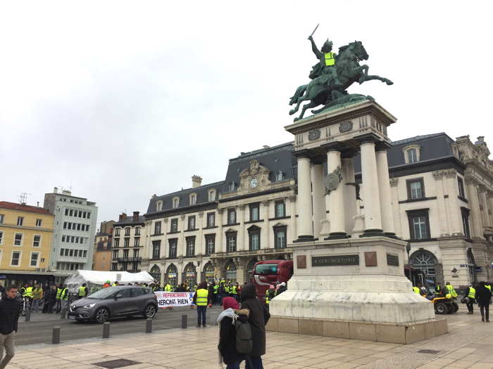Gilets Jaunes sur la Place de Jaude — Clermont-Ferrand