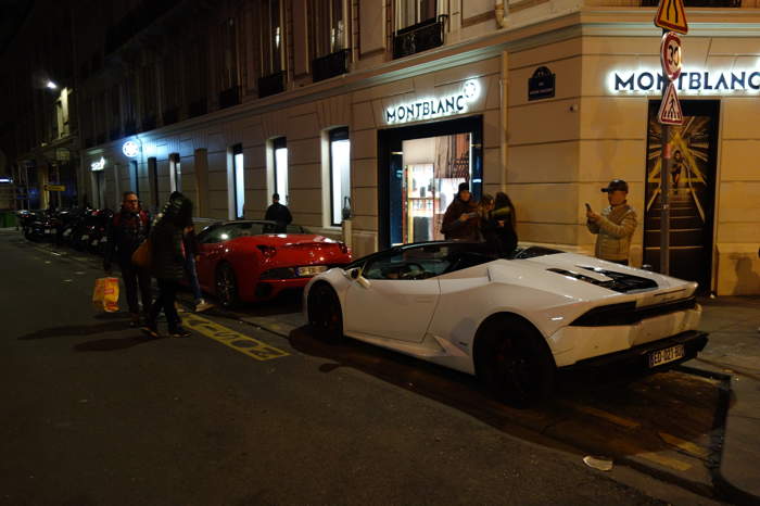 Véhicules de luse en location sur les Champs-Elysées - Paris 