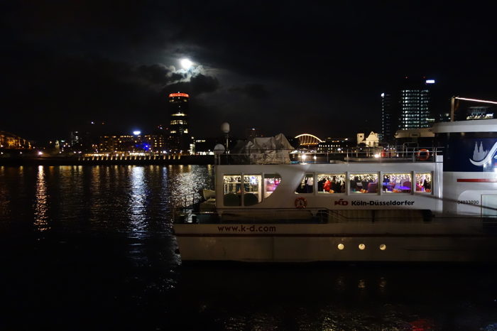 Navire de croisière KD sur le Rhin — Cologne