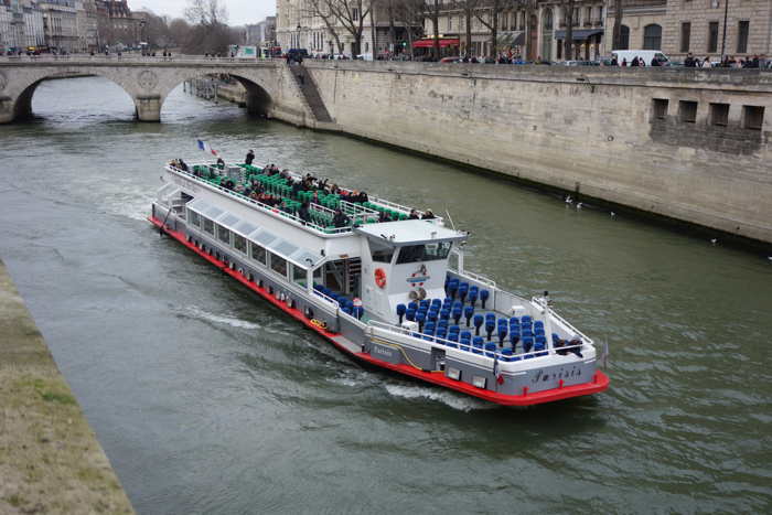 — Bateau-mouche "Parisis" — Paris —