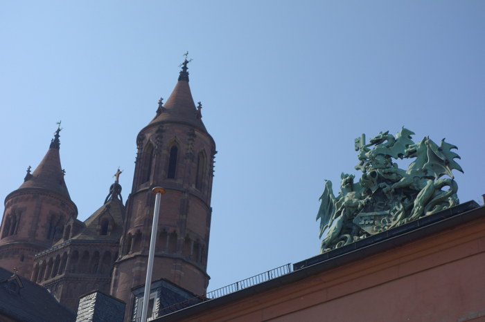 Cathédrale St Pierre vue depuis la Place du château — Worms