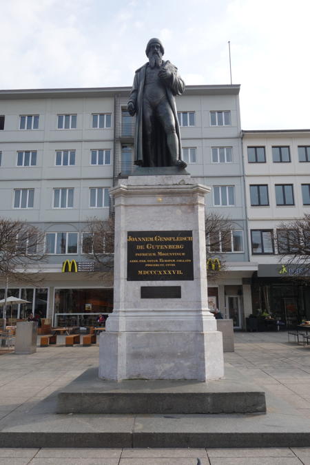 Statue de Gutenberg — Place Gutenberg/Gutenberg Platz — Mayence/Mainz