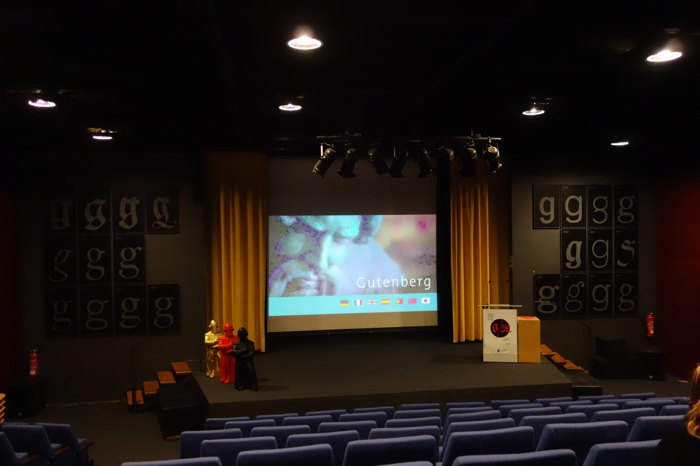Salle de projection dans le musée Gutenberg - Mayence