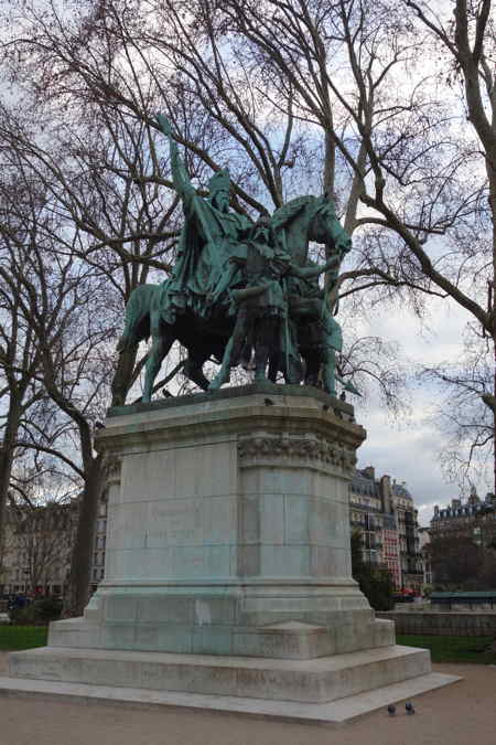 Statue de Charlemagne — Parvis de la Cathédrale Notre Dame - Paris