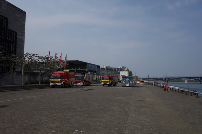 Exercices de pompiers en bordure de Rhin — Mayence