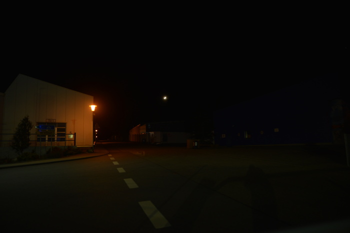 Eclipse partielle de lune vue depuis le parking du musée technique de Sinsheim (D)