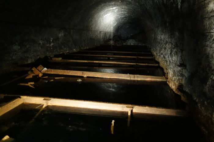 Galerie inondée dans l'usine au sein du Kohnstein en lisière du camp de concentration de Mittelbau/Dora — Nordhausen (D)