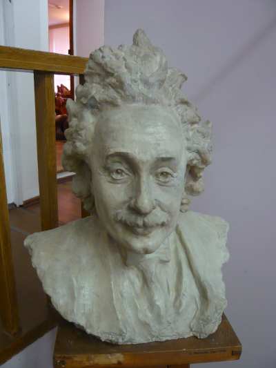 — Buste d'Einstein sculpté - Moscou —