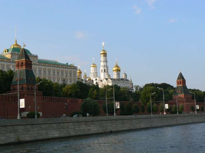 — Remparts du Kremlin en bordure de la Moskova — Moscou —