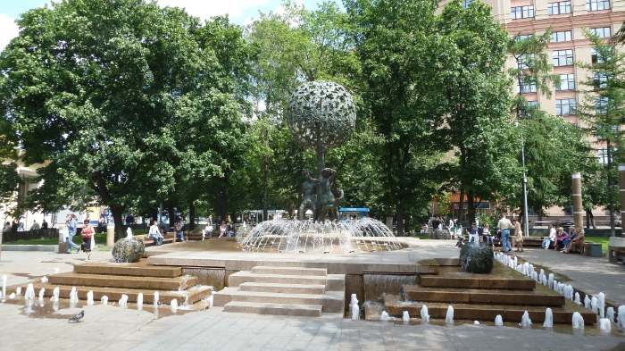 — Fontaine Adam et Eve de jour — Moscou —