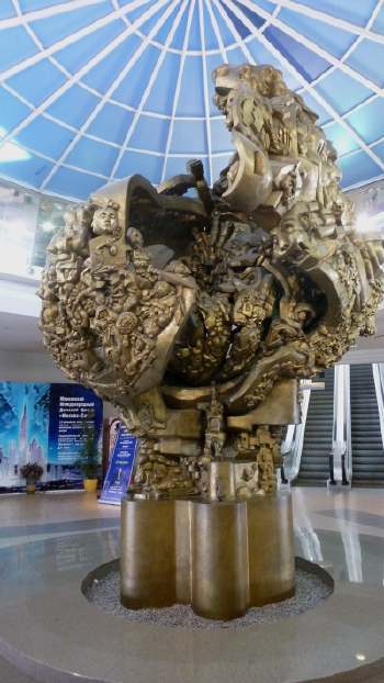 — Arbre de vie dans une station de métro Moscovite — Moscou —