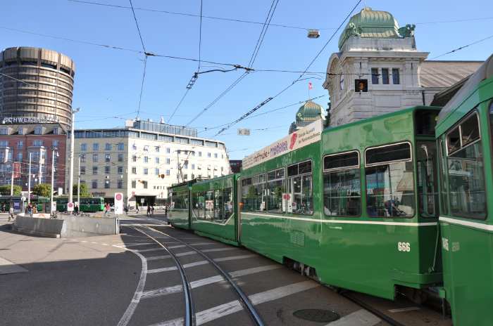 — Place de la Gare principale — Bâle/Basel —