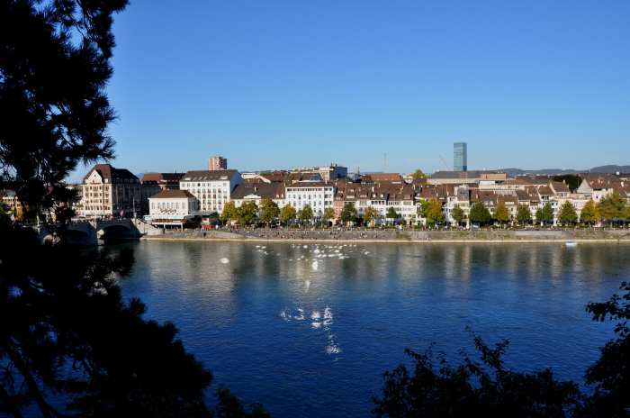 — Rhin vu depuis la vieille ville — Bâle/Basel —