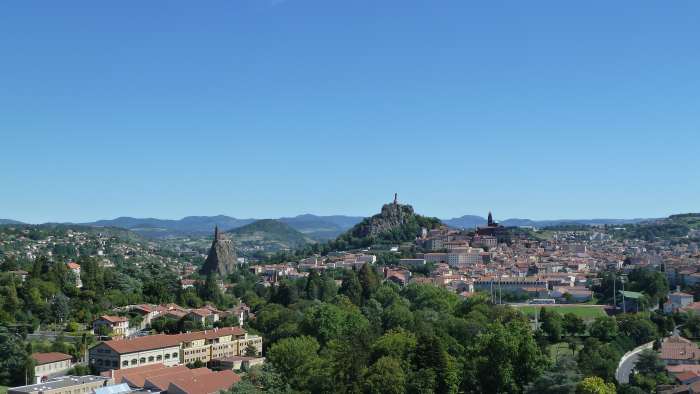 — Vue panoramique du Puy depuis le Rocher St Joseph de Bon Espoir — Espaly Saint Marcel/Le Puy (43) —