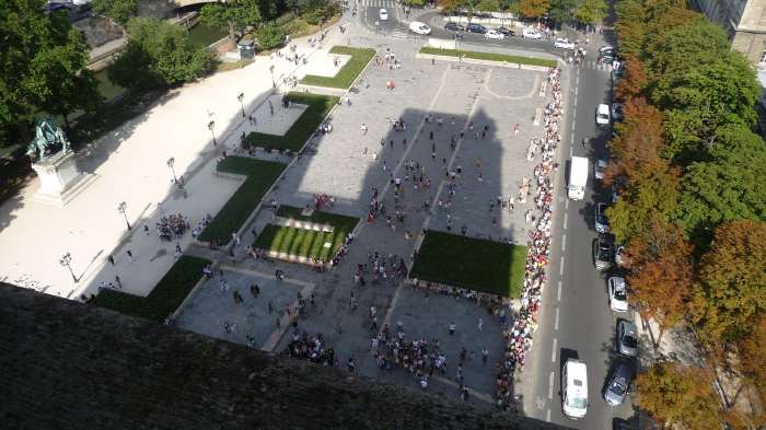 — Parvis de "Notre" Dame de Paris vu depuis les tours — Paris —