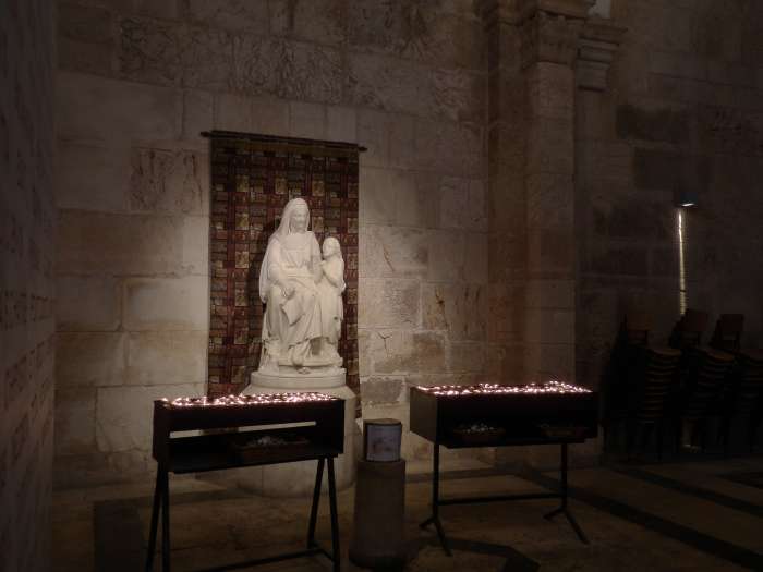 — Statue de "Ste Anne" et de sa fille Marie — Basilique Sainte Anne - Jérusalem —