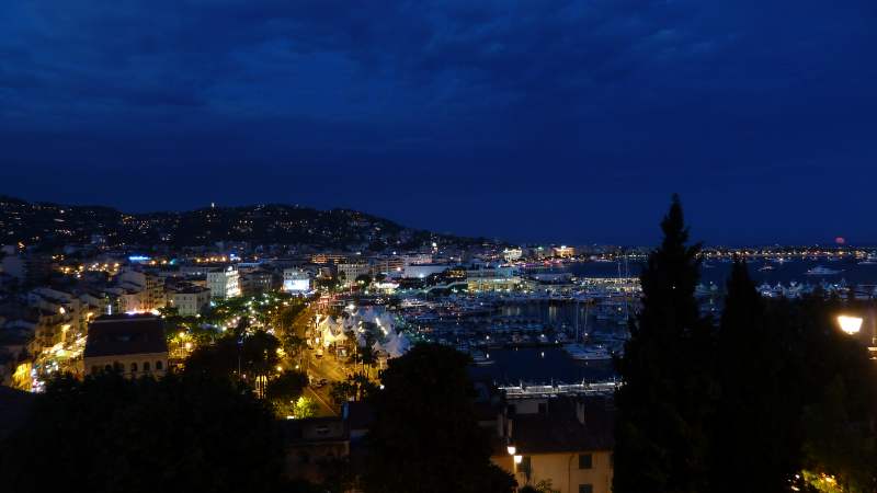 — Nuit tombant sur le port et la baie de Cannes - Cannes —