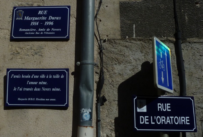 — Rue Marguerite Duras (anciennement "rue de l'oratoire") — Nevers —