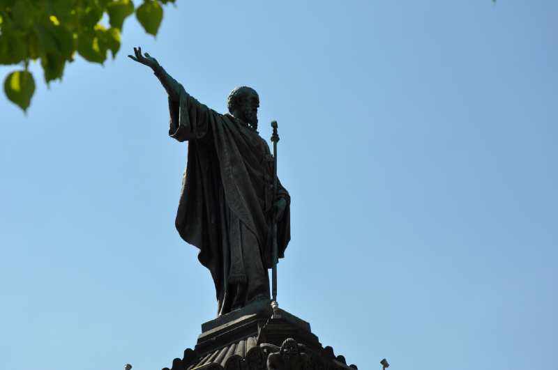 — Statue d'Urbain II devant la cathédrale Notre Dame de l'Assomption - Clermont-Ferrand —