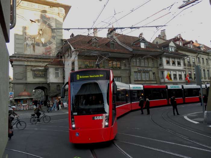 — Tour de l'horloge (zytglogge) vue depuis la Marktgasse - Berne —