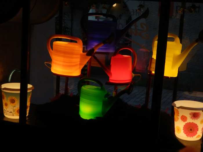 — Décorations de vitrine sous une arcade dans la vieille ville - Berne —