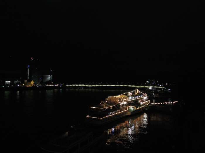 — Marché de Noël flottant sur le navire "Wappen von Köln" (Weihnachtsmarkt auf der "Wappen von Köln") - Cologne —