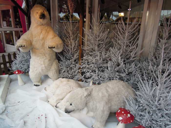 — Ourse Polaire et ses oursons - marché de Noël - Parvis de la Défense - Paris —