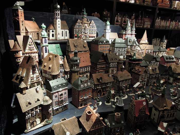 — Céramiques artisanales - Marché de Noël en centre ville - Neumarkt Platz - Cologne —