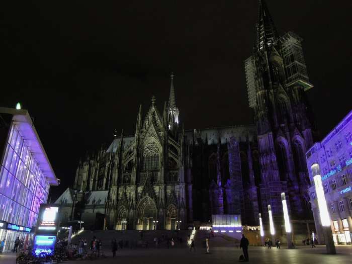 — Gare ferroviaire et cathédrale - Cologne —