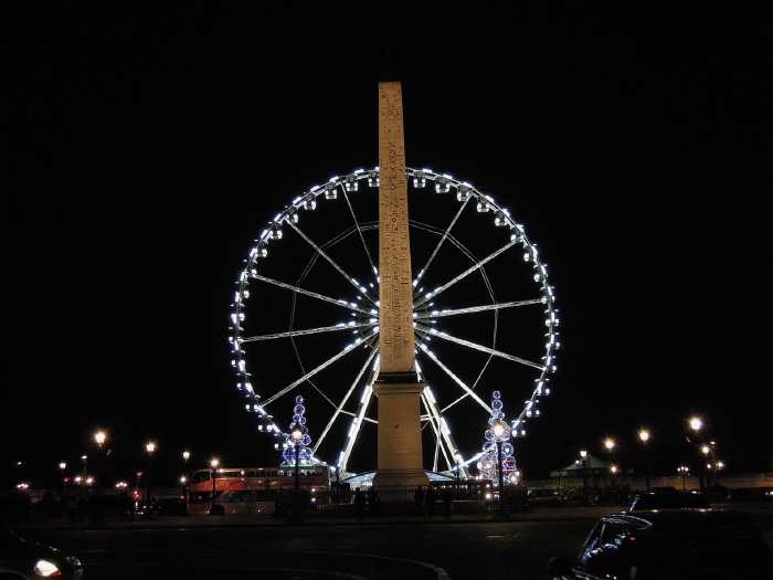 - Obélisque et Grande Roue sur la Place de la Concorde - Paris - 