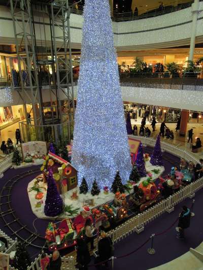 — Sapin de Noël au Centre Commercial Créteil soleil - Créteil —