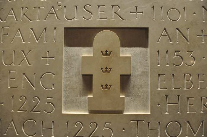 — Détail d'un mur gravé dans la crypte - cathédrale - Cologne —