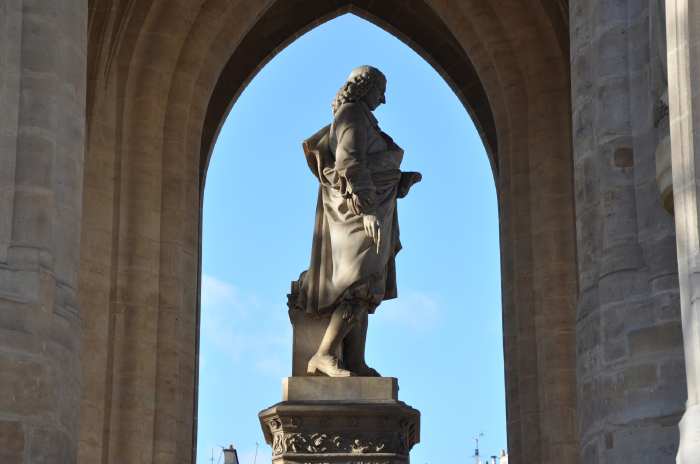 — Statue de Blaise Pascal - Tour St Jacques - Paris —