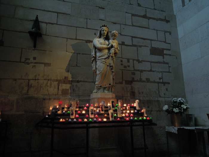 — Vierge à l'enfant - basilique St Denis - St Denis —