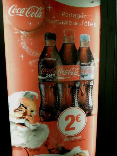 — Appareil de distribution automatique Coca-Cola dans le métro - Paris —