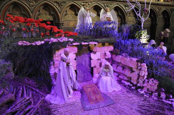 — Crèche - Cathédrale Notre-Dame de Paris vue depuis le parvis - Paris —