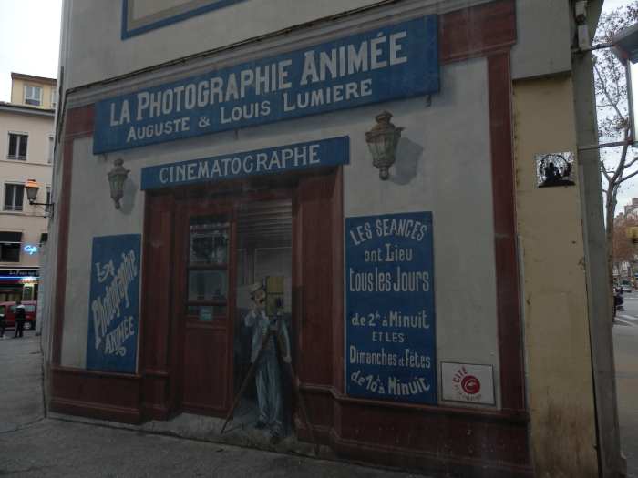 — Façade dédiée au cinéma et aux frères Lumière - Fête des Lumières - Lyon —