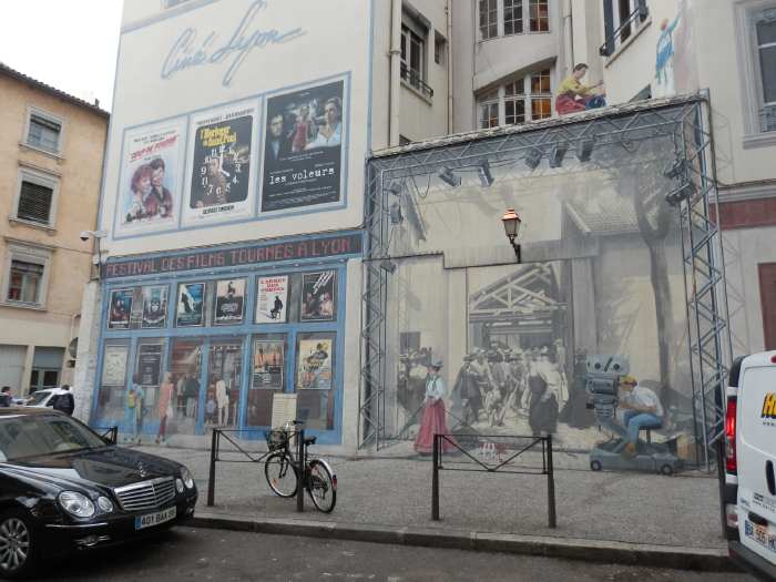 — Façade dédiée au cinéma et aux frères Lumière - Fête des Lumières - Lyon —