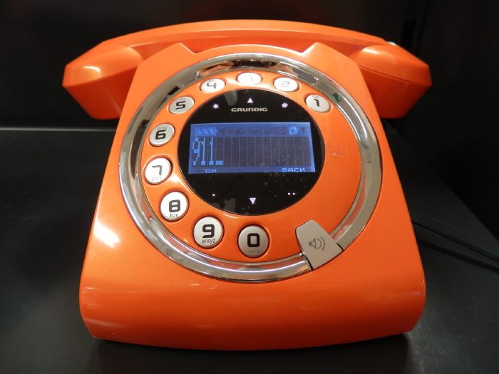 - Téléphone Grundig Sixty - rayon de boutique spécialisée -