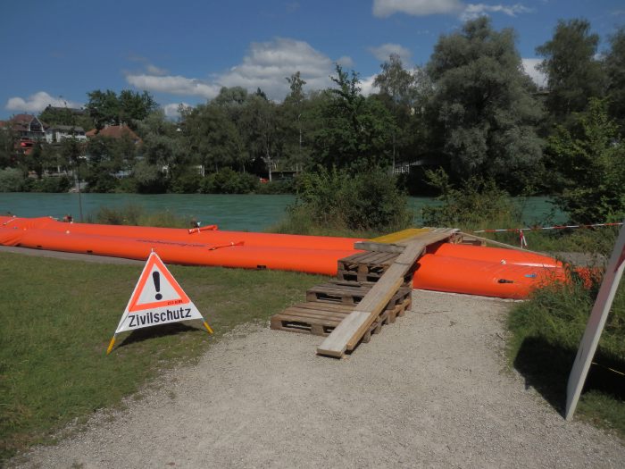 - Chemins sur berge de l'Aar protégés par des digues mobiles - Berne —