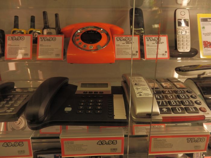 - Téléphone Grundig Sixty - rayon de boutique spécialisée - Berne —