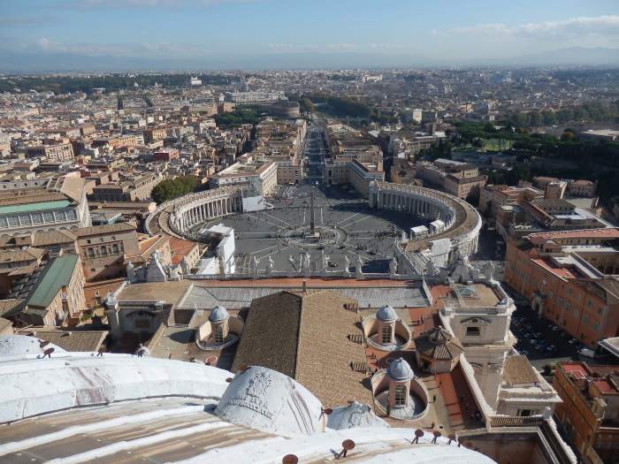 — Place St Pierre vue depuis la coupole du Dôme de la Basilique - Rome —