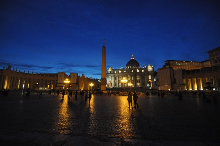 — Basilique et Place St Pierre de nuit - Rome —